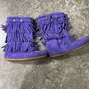 Minnetonka Little Girls Purple Fringe Boots